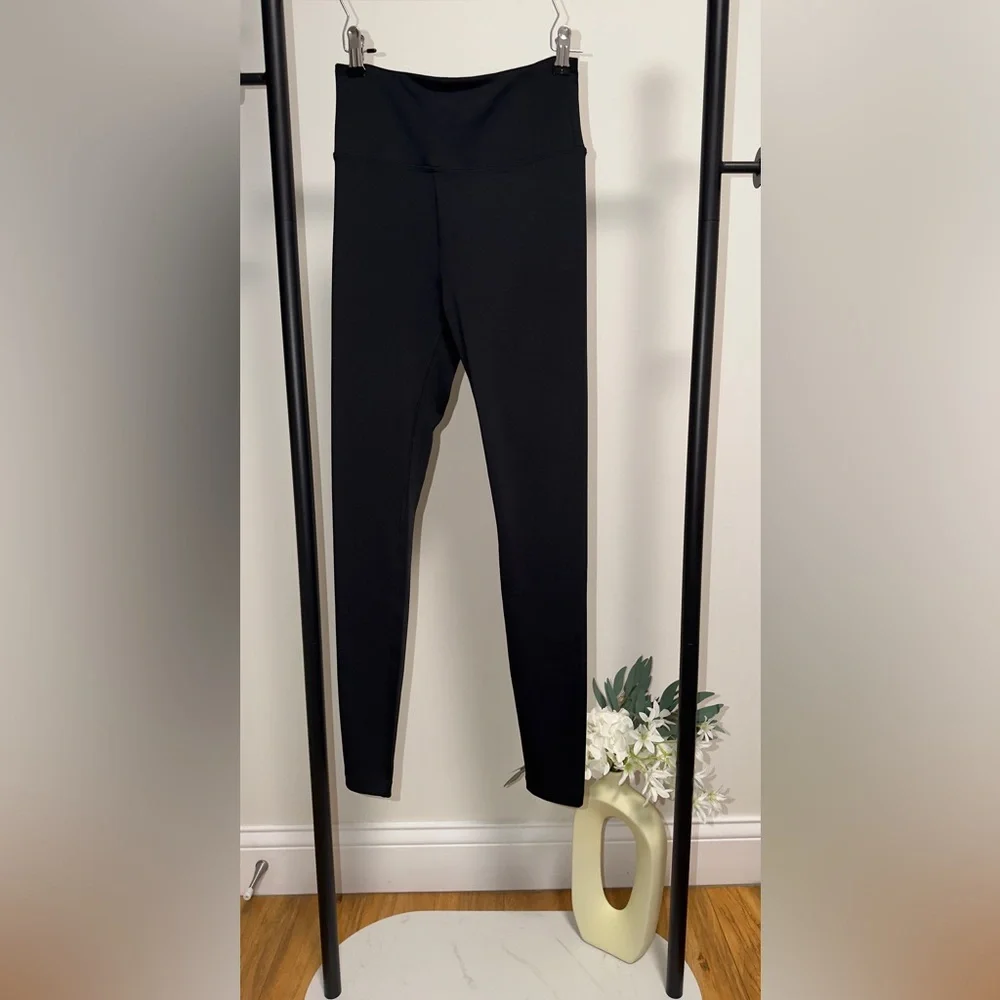 NWT |Lou & Grey Signature Softblend Black High Rise Leggings | Size XS - Picture 2 of 7